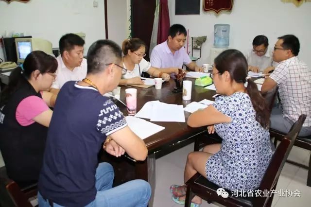 河北省農(nóng)業(yè)產(chǎn)業(yè)協(xié)會(huì)分支機(jī)構(gòu)管理工作會(huì)議啟幕， 畜禽糞便資源化處理研發(fā)服務(wù)中心匯報(bào)